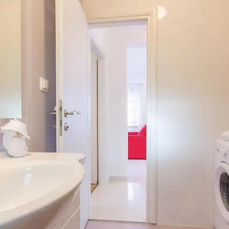 1 Bedroom Lovely In 普拉